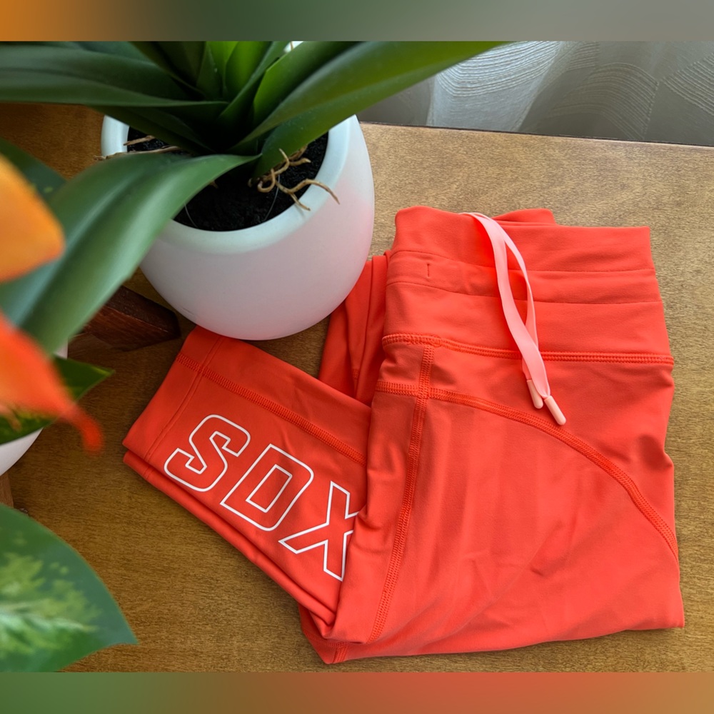 White Fox Sarah’s Day Fitness NWOT